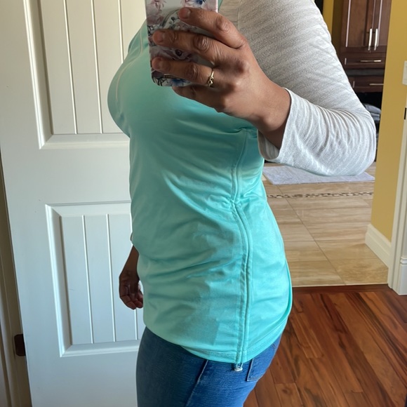 - used once - like new; ideal for workouts and running - Picture 3 of 5